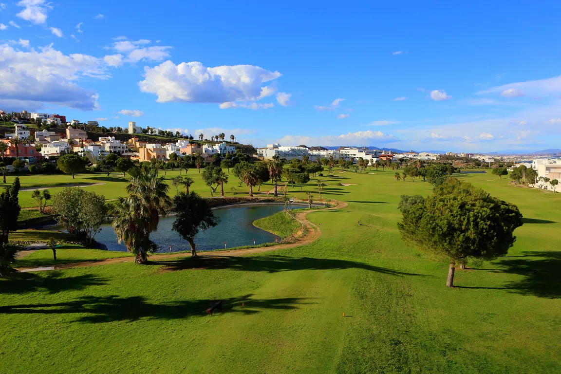 SERVICIOS Y CAMPO DE GOLF “MARINA DE LA TORRE”, EN MOJÁCAR (ALMERÍA)